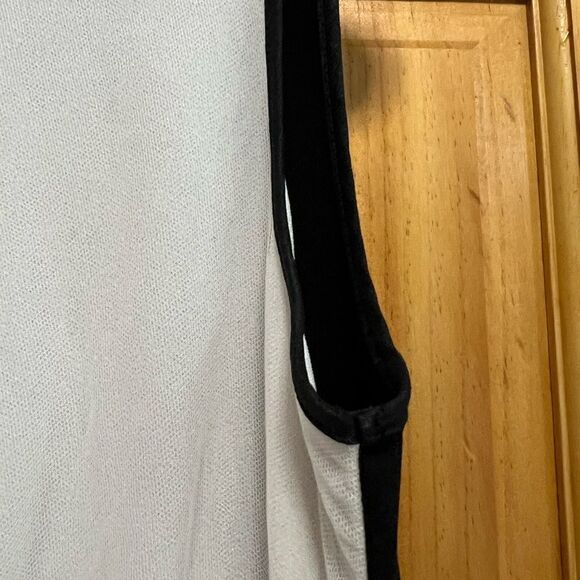 Ann Taylor size M black/white blouse - Picture 4 of 8